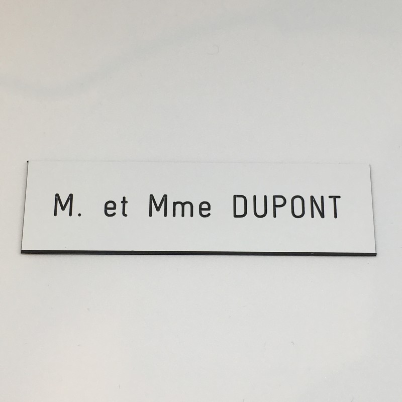 Plaque boite à lettres argent, Lettre noire, nom et l'étage visible